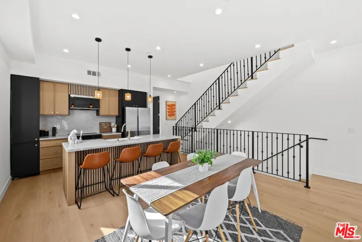 2324 S Dunsmuir Avenue, Los Angeles, California 90016