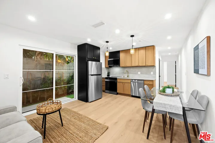 2324 S Dunsmuir Avenue, Los Angeles, California 90016