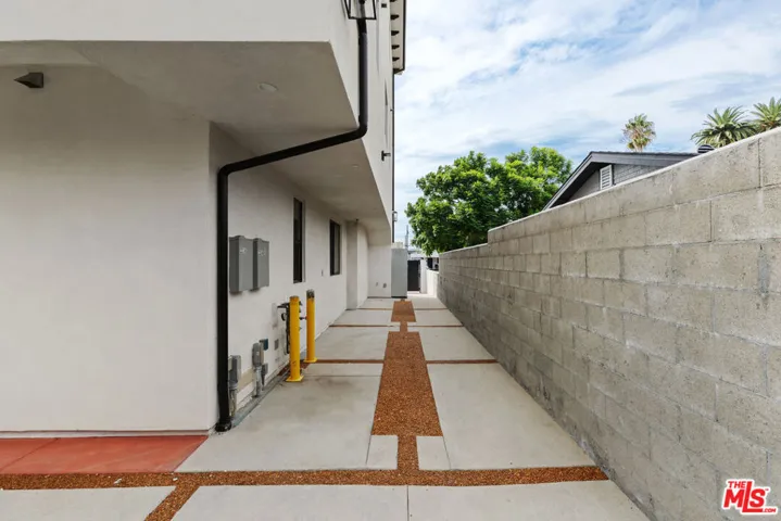 2324 S Dunsmuir Avenue, Los Angeles, California 90016