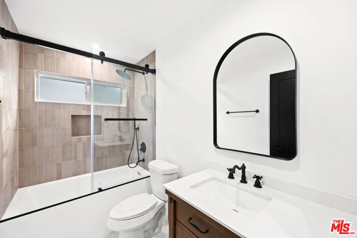 2324 S Dunsmuir Avenue, Los Angeles, California 90016