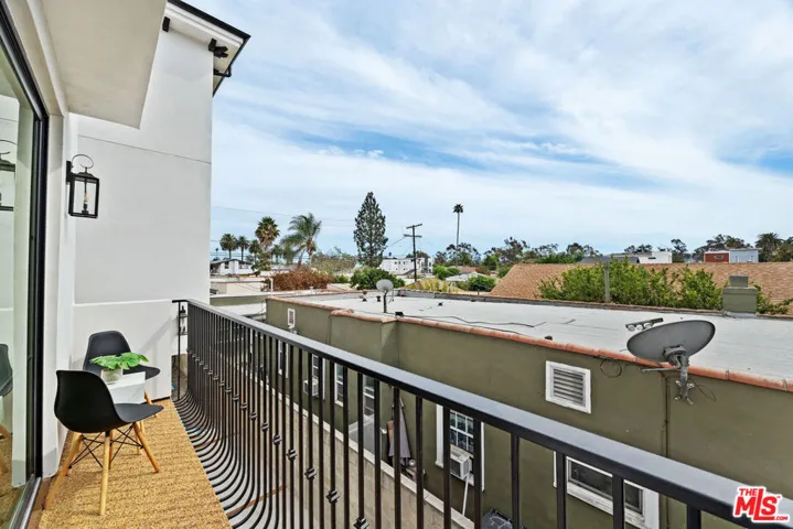 2324 S Dunsmuir Avenue, Los Angeles, California 90016