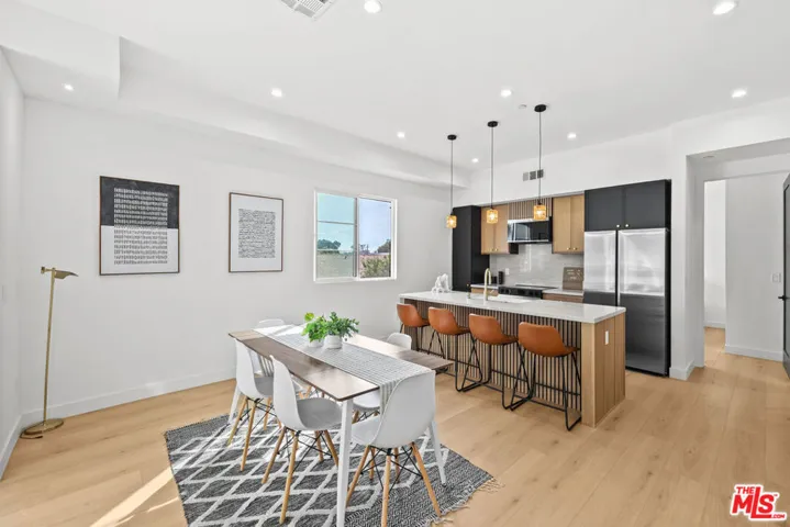 2324 S Dunsmuir Avenue, Los Angeles, California 90016