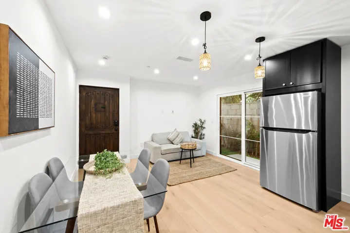 2324 S Dunsmuir Avenue, Los Angeles, California 90016