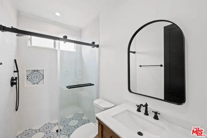 2324 S Dunsmuir Avenue, Los Angeles, California 90016