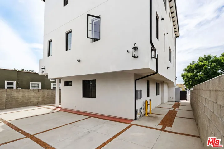2324 S Dunsmuir Avenue, Los Angeles, California 90016