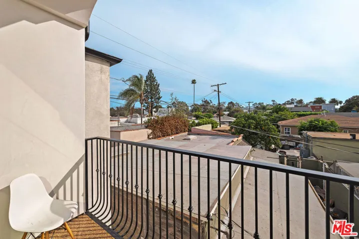 2324 S Dunsmuir Avenue, Los Angeles, California 90016