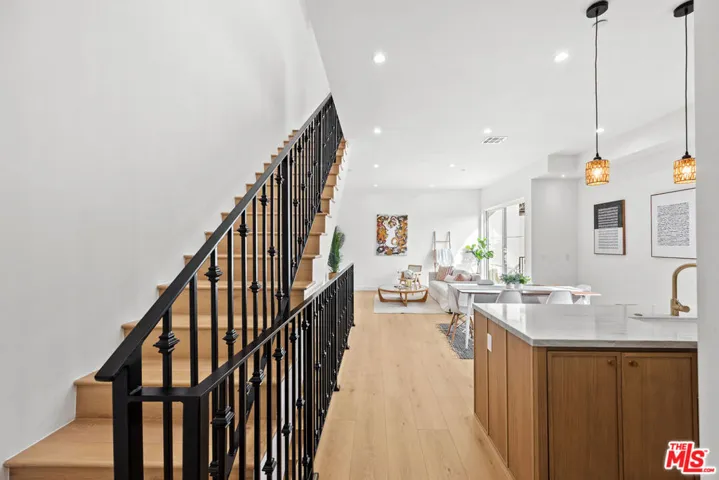 2324 S Dunsmuir Avenue, Los Angeles, California 90016