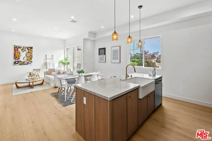 2324 S Dunsmuir Avenue, Los Angeles, California 90016