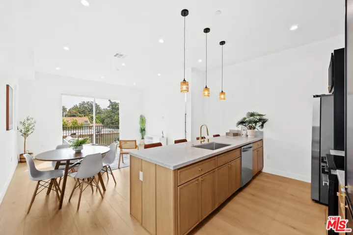 2324 S Dunsmuir Avenue, Los Angeles, California 90016