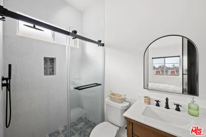 2324 S Dunsmuir Avenue, Los Angeles, California 90016