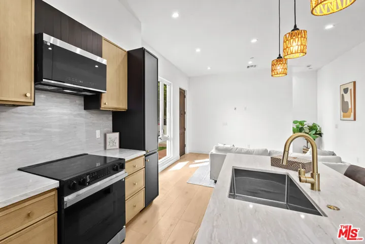 2324 S Dunsmuir Avenue, Los Angeles, California 90016