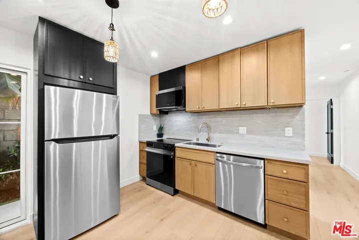 2324 S Dunsmuir Avenue, Los Angeles, California 90016