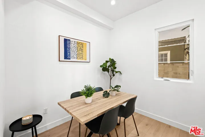 2324 S Dunsmuir Avenue, Los Angeles, California 90016