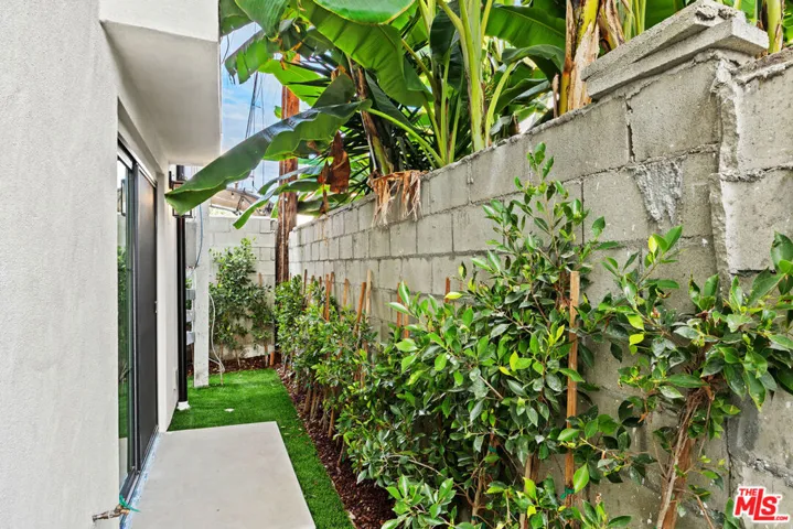 2324 S Dunsmuir Avenue, Los Angeles, California 90016