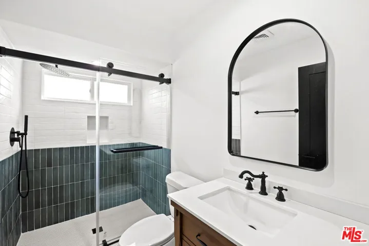 2324 S Dunsmuir Avenue, Los Angeles, California 90016