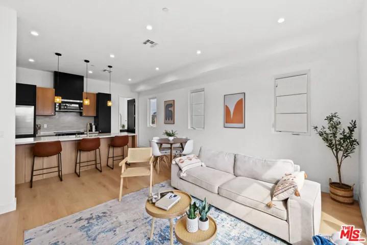 2324 S Dunsmuir Avenue, Los Angeles, California 90016