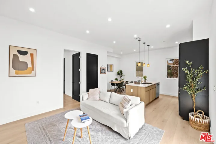 2324 S Dunsmuir Avenue, Los Angeles, California 90016