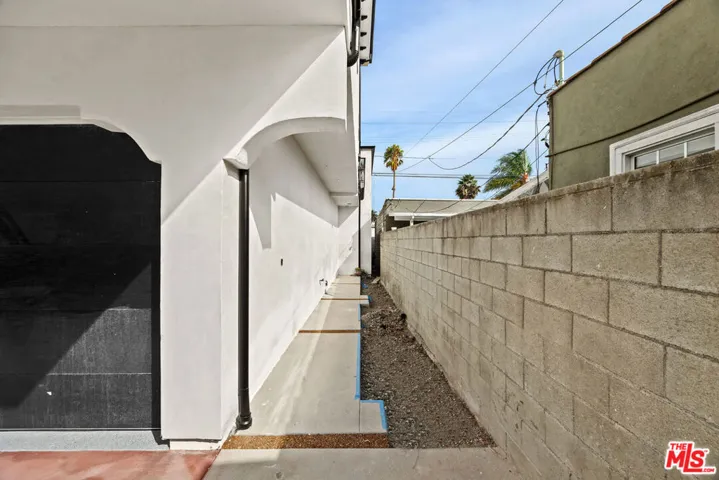 2324 S Dunsmuir Avenue, Los Angeles, California 90016