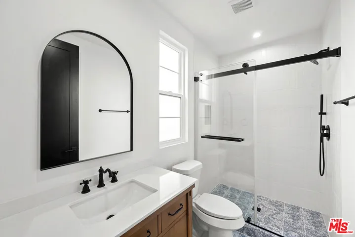 2324 S Dunsmuir Avenue, Los Angeles, California 90016