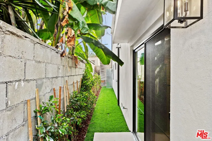 2324 S Dunsmuir Avenue, Los Angeles, California 90016