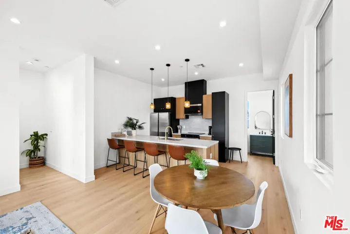 2324 S Dunsmuir Avenue, Los Angeles, California 90016