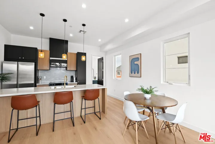 2324 S Dunsmuir Avenue, Los Angeles, California 90016