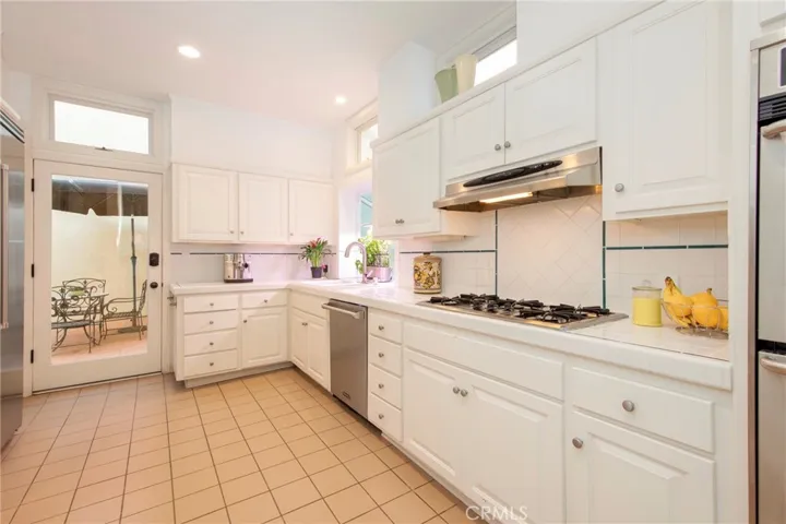 3546 Dixie Canyon, Los Angeles, California 91423