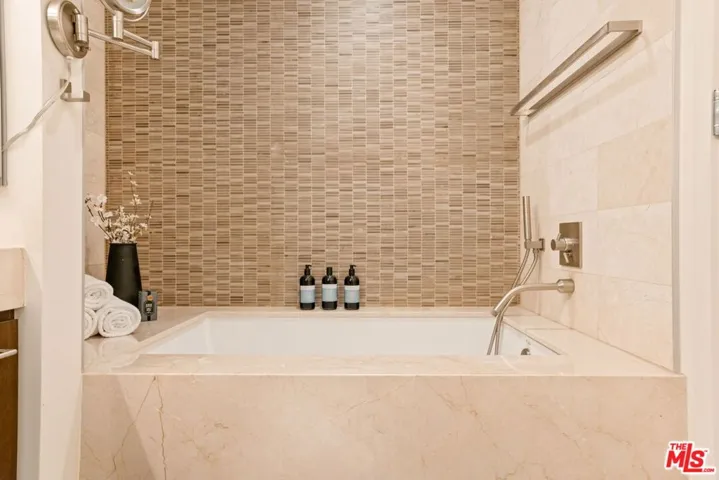1755 Ocean Avenue 412, Santa Monica, California 90401