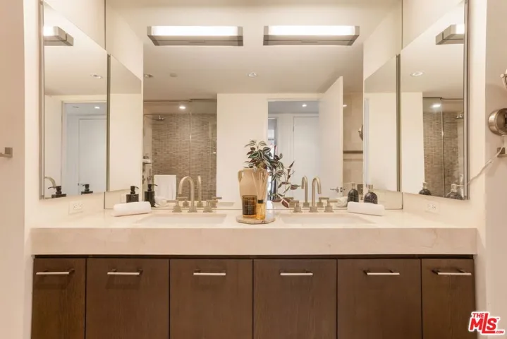 1755 Ocean Avenue 412, Santa Monica, California 90401