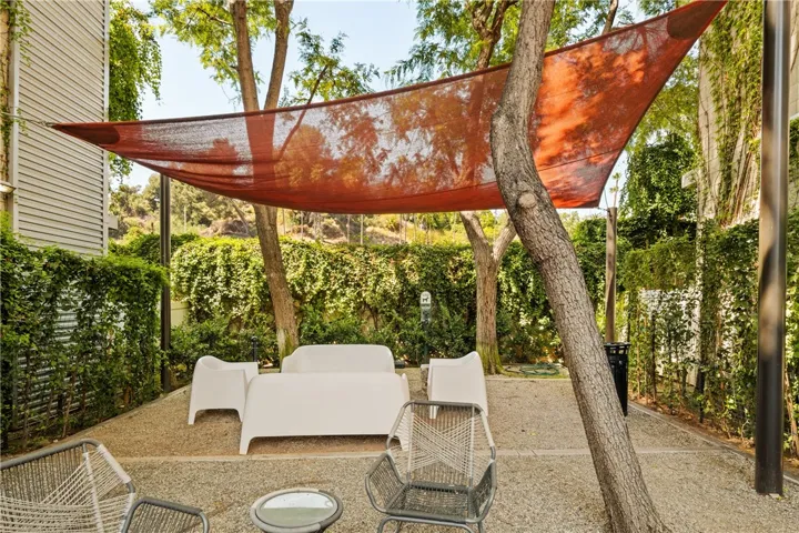 3450 Cahuenga W, Los Angeles, California 90068