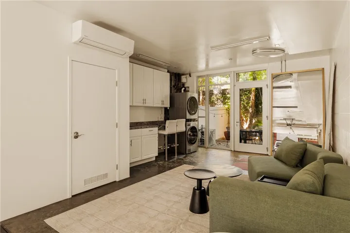 3450 Cahuenga W, Los Angeles, California 90068