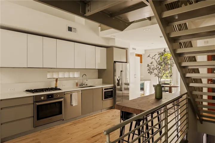3450 Cahuenga W, Los Angeles, California 90068