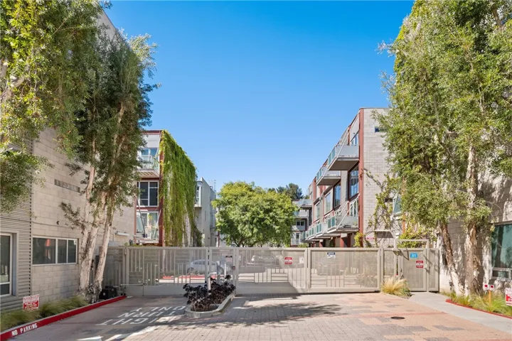 3450 Cahuenga W, Los Angeles, California 90068