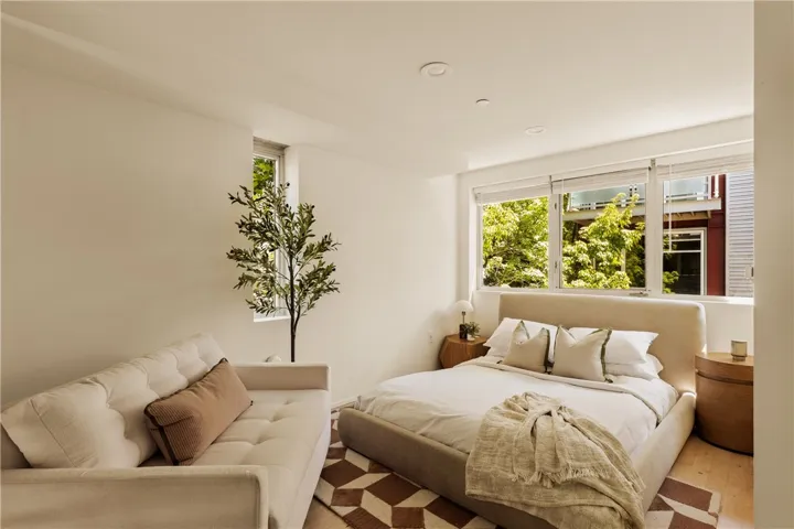 3450 Cahuenga W, Los Angeles, California 90068