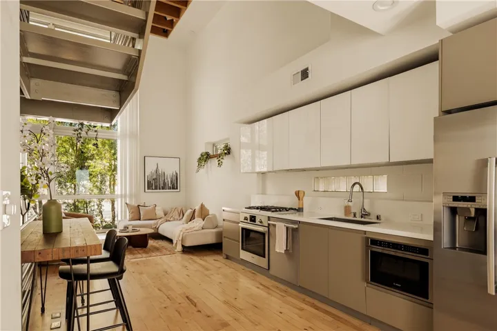 3450 Cahuenga W, Los Angeles, California 90068