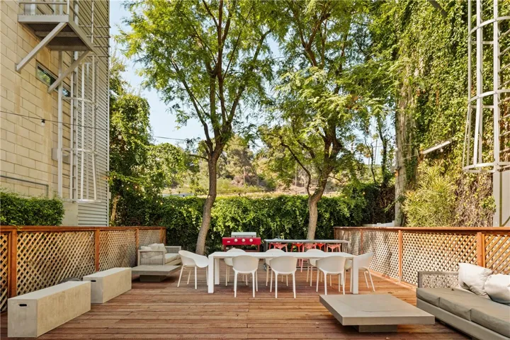 3450 Cahuenga W, Los Angeles, California 90068