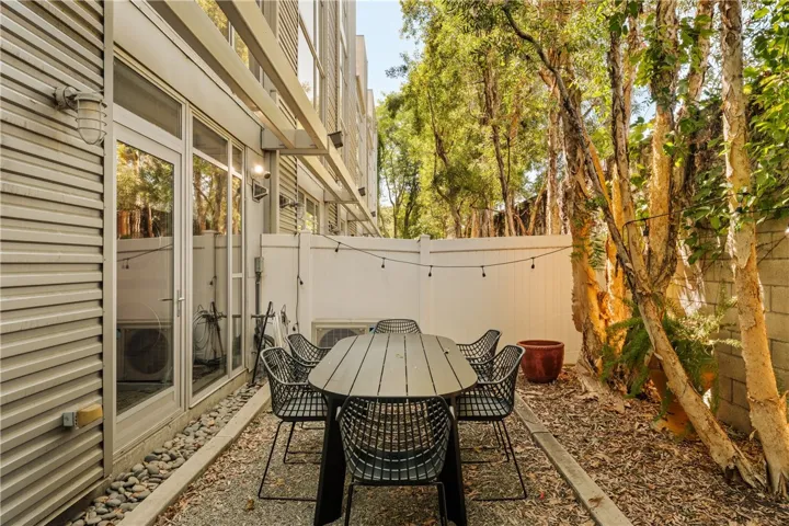 3450 Cahuenga W, Los Angeles, California 90068