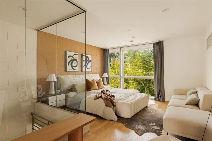 3450 Cahuenga W, Los Angeles, California 90068