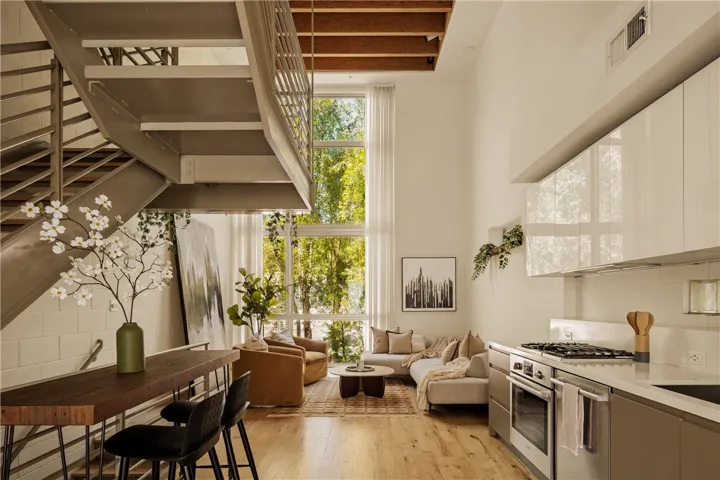 3450 Cahuenga W, Los Angeles, California 90068