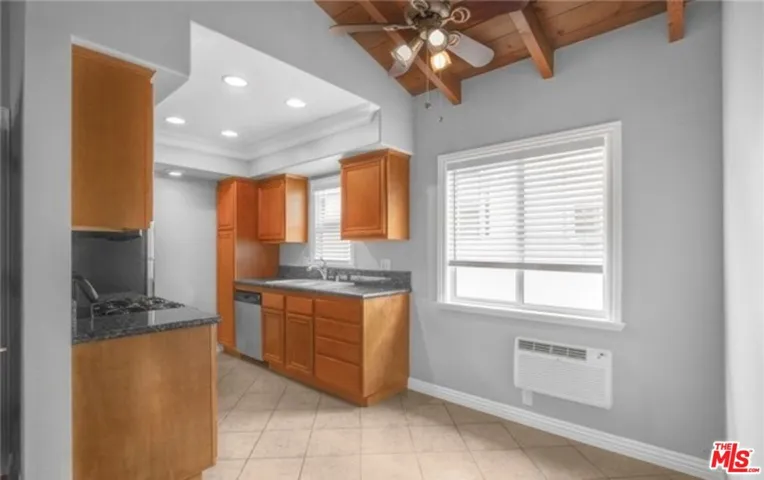 16147 W Sunset Boulevard 6, Los Angeles, California 90272
