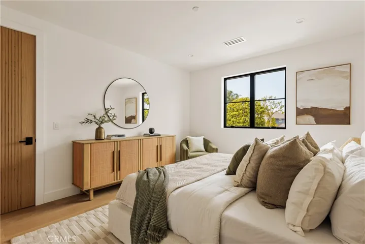 8344 Mcconnell, Los Angeles, California 90045