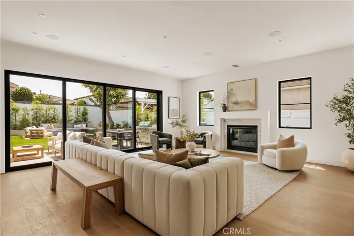 8344 Mcconnell, Los Angeles, California 90045