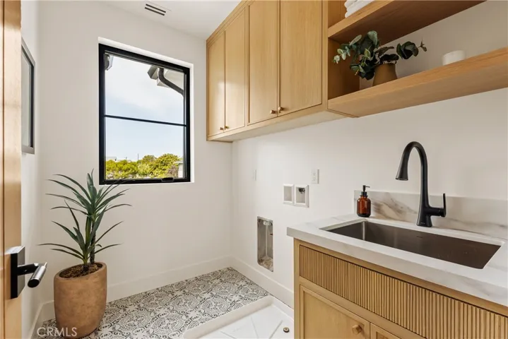 8344 Mcconnell, Los Angeles, California 90045