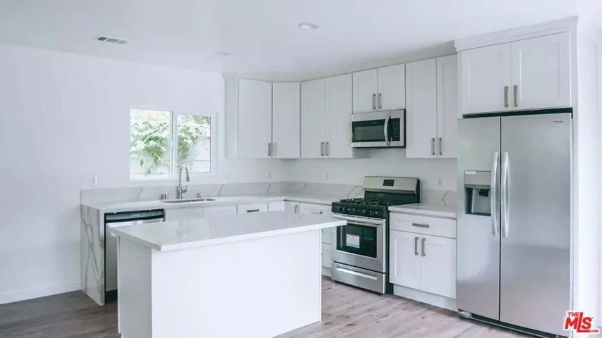 5406 Tampa Avenue, Tarzana, California 91356