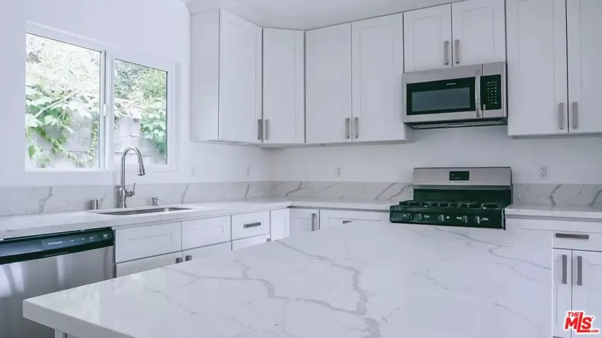 5406 Tampa Avenue, Tarzana, California 91356