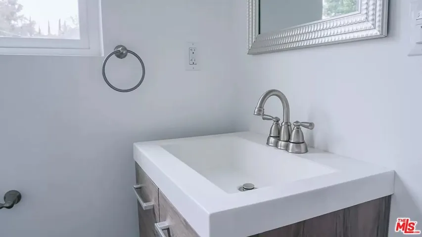 5406 Tampa Avenue, Tarzana, California 91356