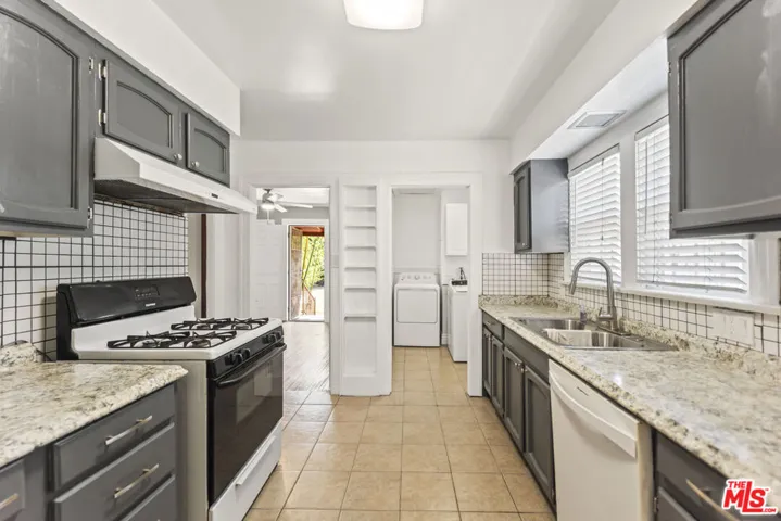 4914 10th Avenue, Los Angeles, California 90043