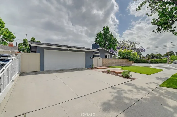 2044 W Spruce Avenue, Orange, California 92868