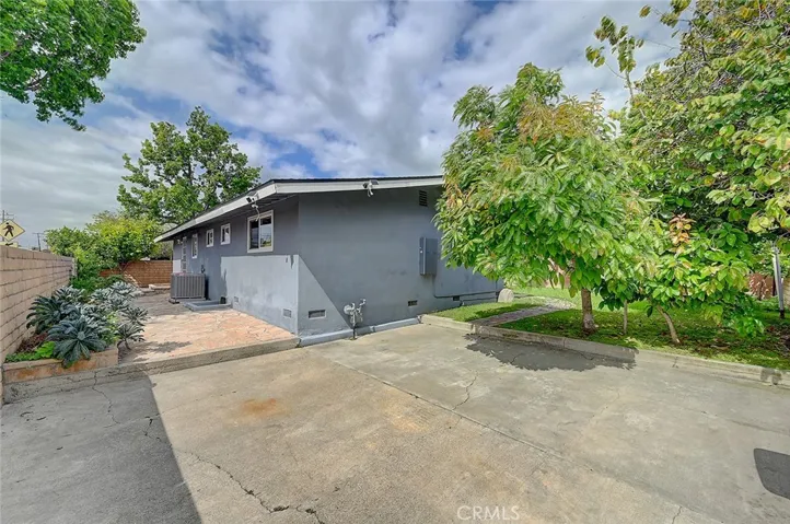 2044 W Spruce Avenue, Orange, California 92868