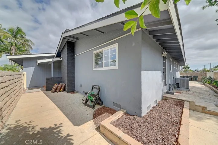 2044 W Spruce Avenue, Orange, California 92868